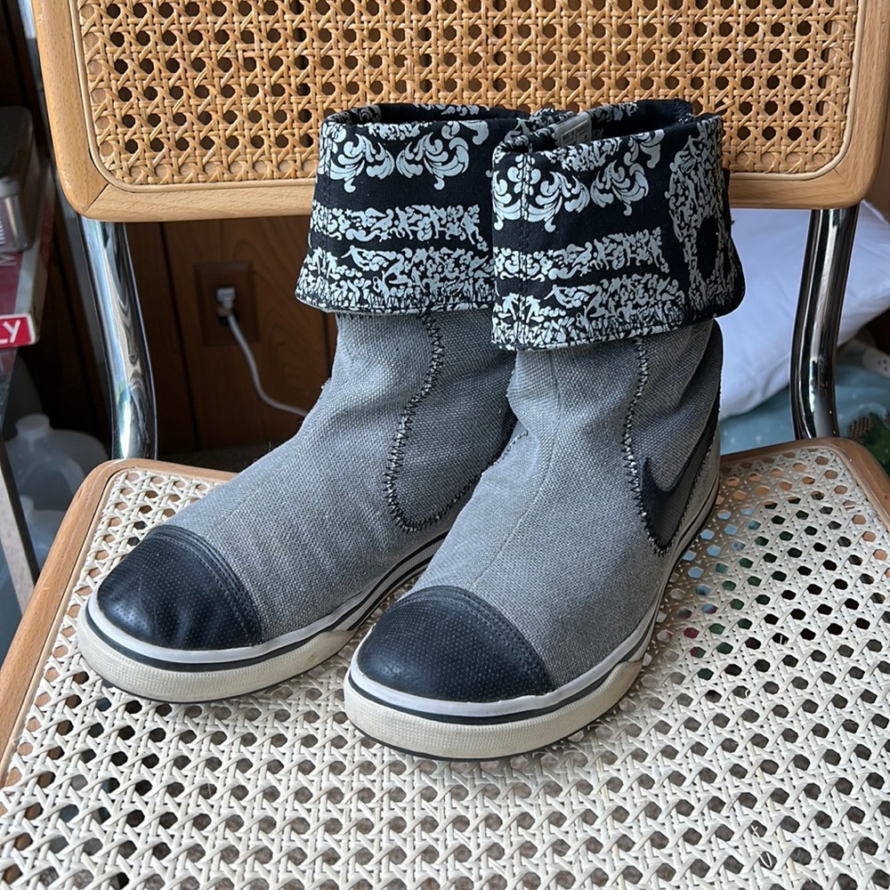 Rare Nike Skull Fold over boots